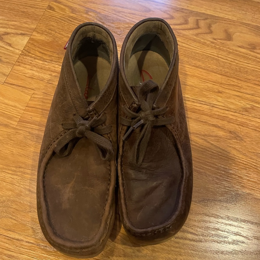 Clarke’s Wallabees size 8